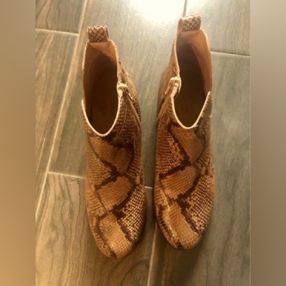 Vionic Women’s Boots Size 8.5 - Picture 3 of 3